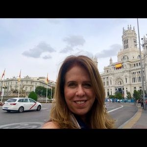 Meet your Posher, Adina